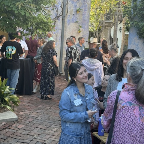 040715DA-F192-40BE-B79C-114710B3D353_1_201_a