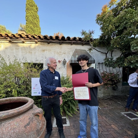 58DA759F-5F8B-453D-A772-48B49DC971E8_1_201_a